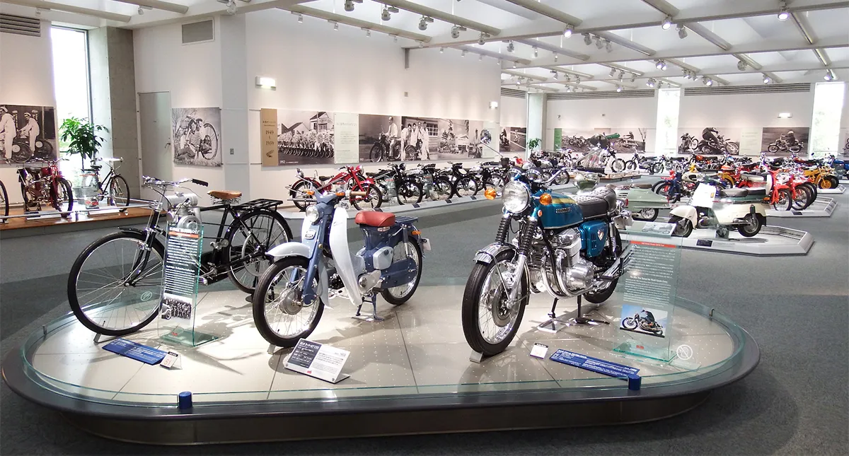 Motos expostas no museu Honda Collection Hall em Motegi, no Japão