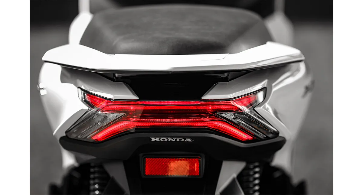 Detalhe da lanterna da PCX 2023