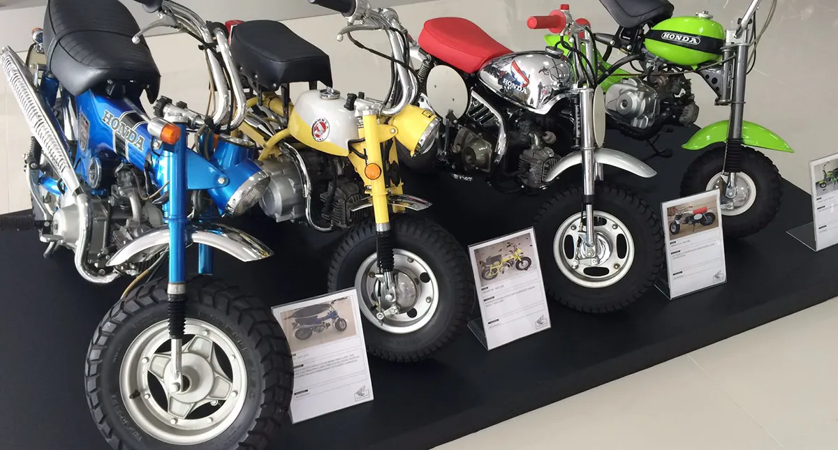 Motos Coloridas Honda no Museu Remeza Collection