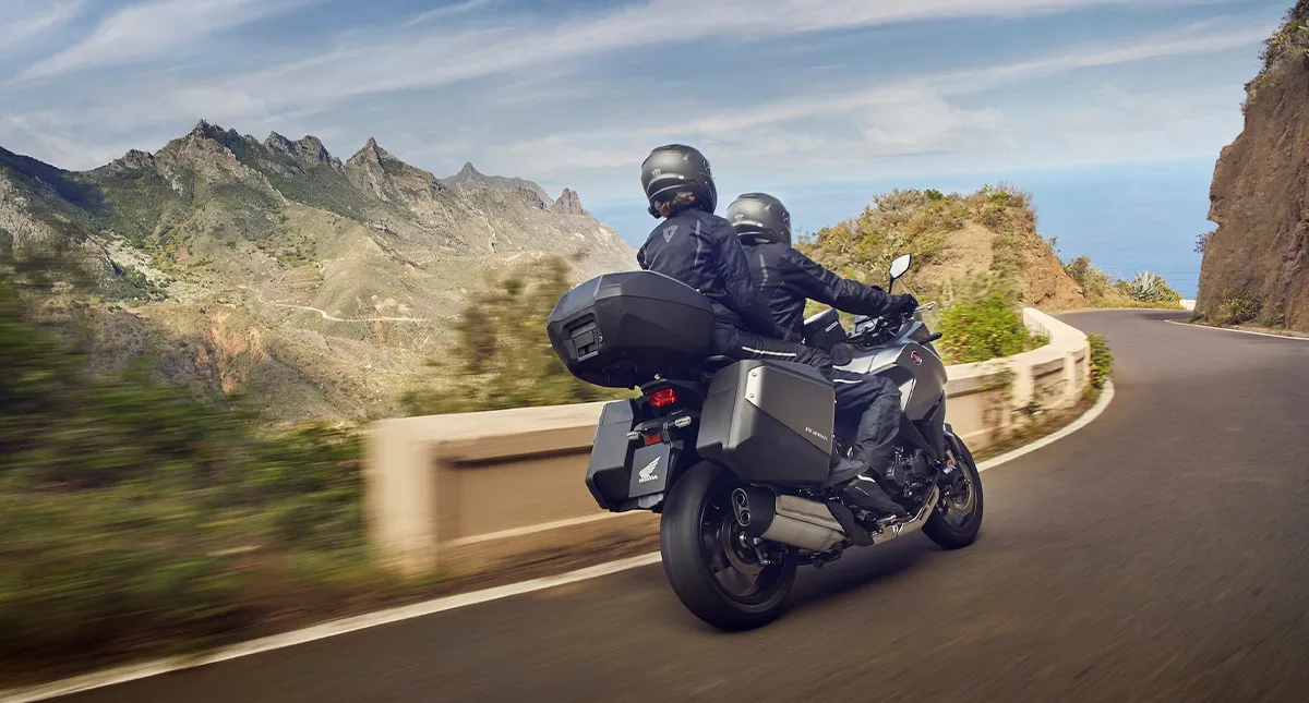 Piloto e Garupa na estrada