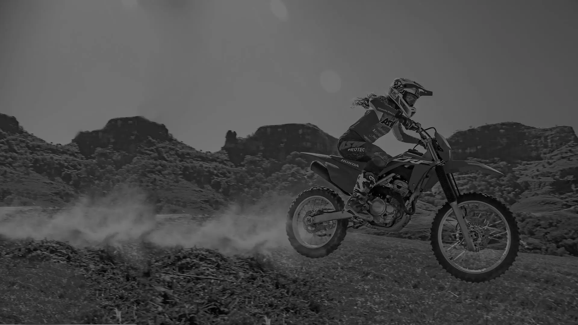 CRF 150F: Uma opção divertida para iniciantes no off road - moto.com.br