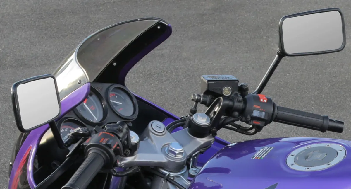 Guidão e Tanque de gasolina da Moto Honda CBR 450R