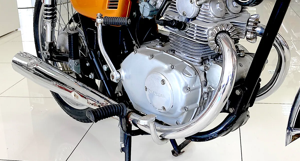 Motor da Moto Honda CB 125 Dourada