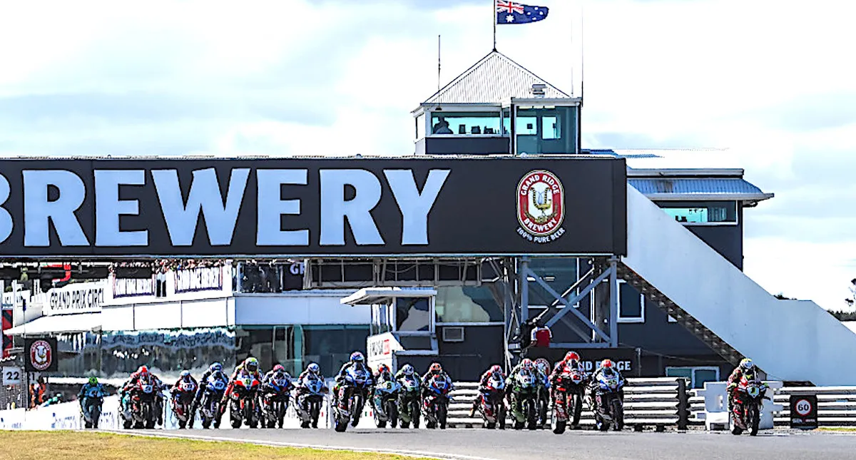 Motos na largada do Mundial de Superbike categoria WorldSBK