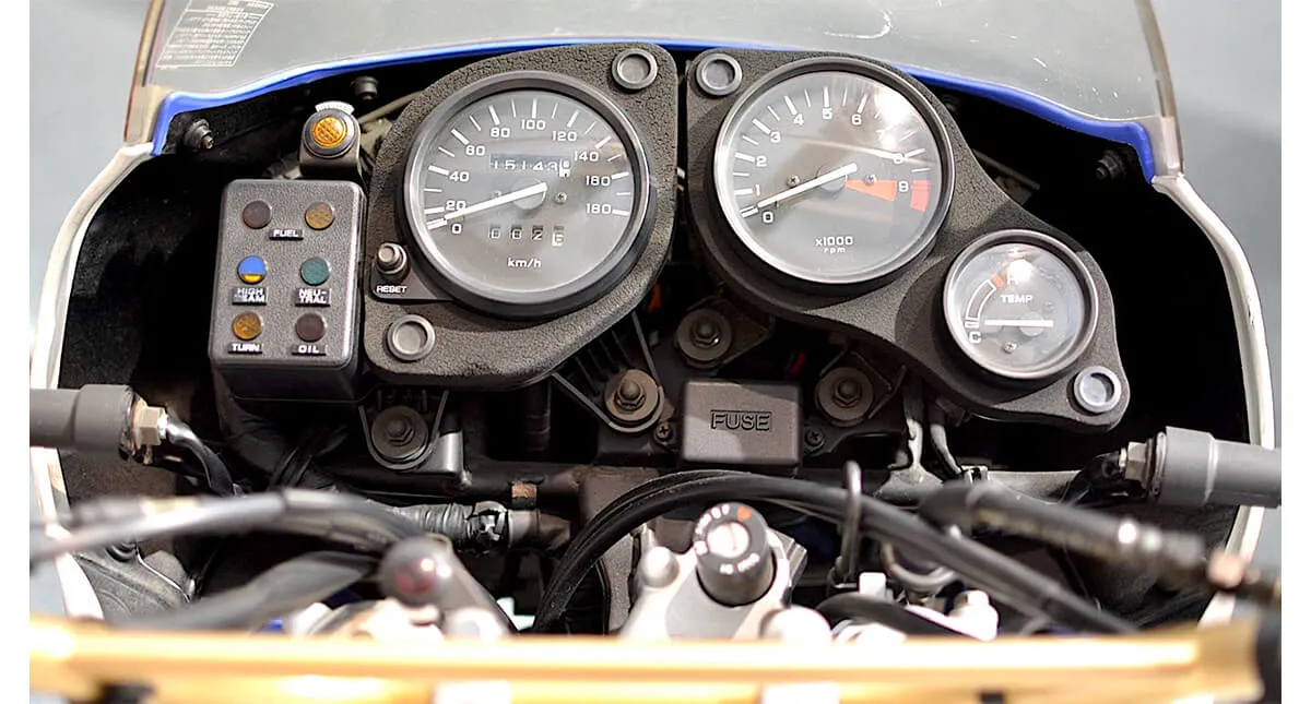 Painel com velocímetro e luzes da motocicleta Honda XRV 650 Africa Twin