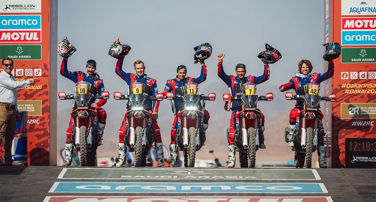 Equipe Honda na linha de partida no Dakar 2024