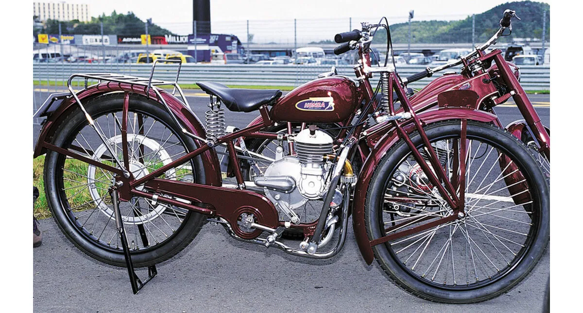 Motocicletas Honda Model C de 1949 vermelhas