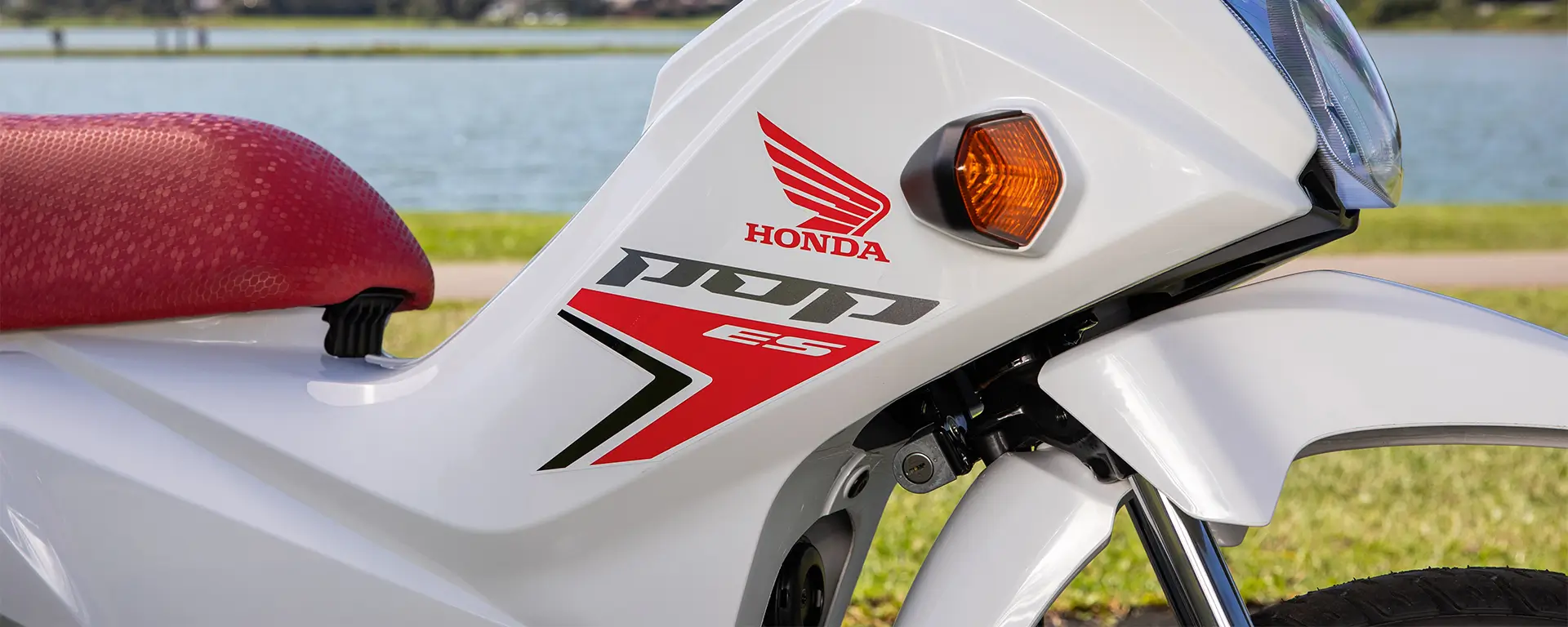 Design Carenagens Laterais da Moto Honda POP 110i ES Branco Ross White