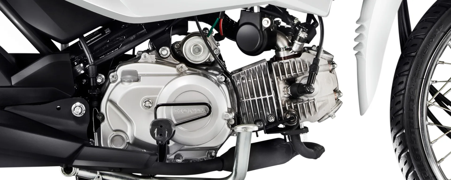 Detalhe Lateral do Motor da Moto Honda Pop 110i ES na cor Branco Ross White