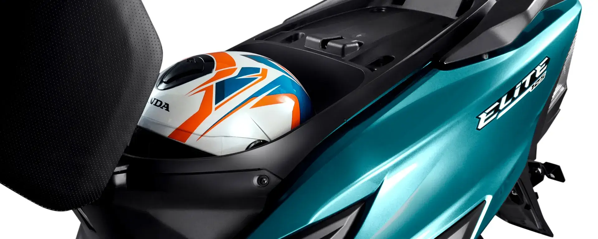Elite 125 vale a pena? 5 motivos para comprar a scooter Honda e 3 para repensar 4 Detalhe do design do porta-objetos central da moto Honda Elite 125 na cor Azul Metálico - Mystery Blue Metallic