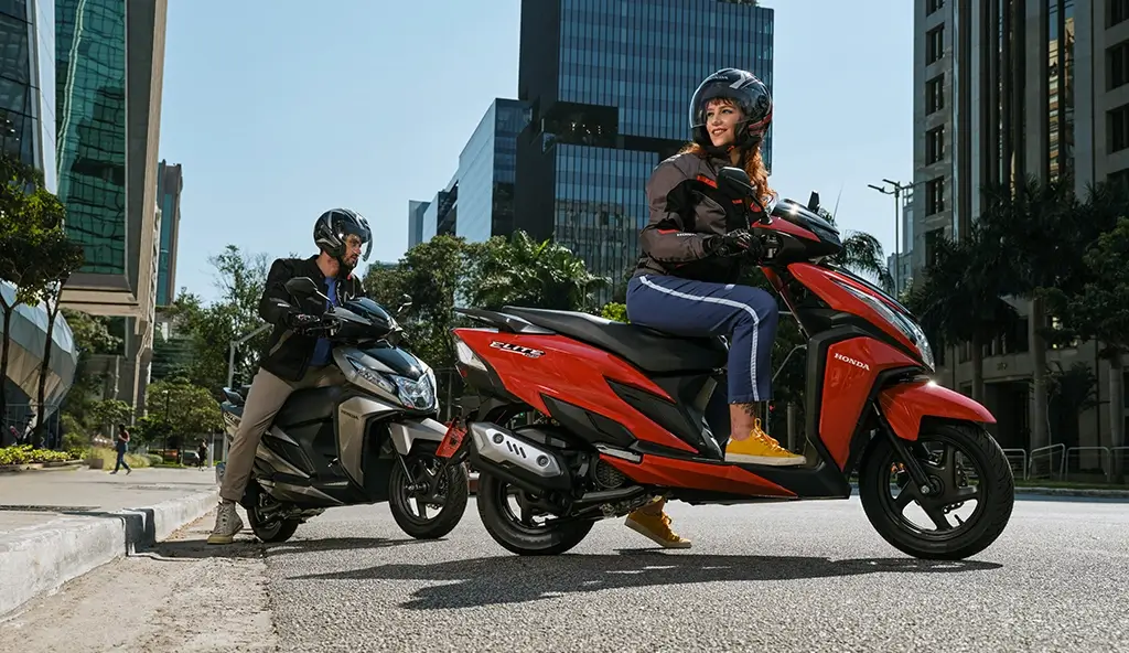 O Motor com Tecnologia eSP é um diferencial da Moto Honda Elite 125 na cor Azul Metálico - Mystery Blue Metallic