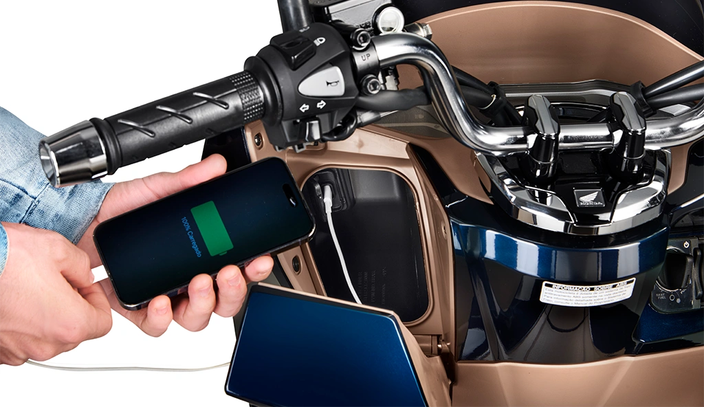 Nova entrada USB-C da Moto Honda PCX