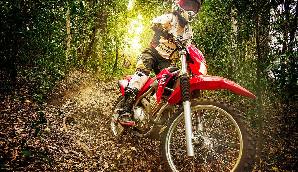 Visual agressivo e moderno da Moto Honda CRF 250F Vermelha
