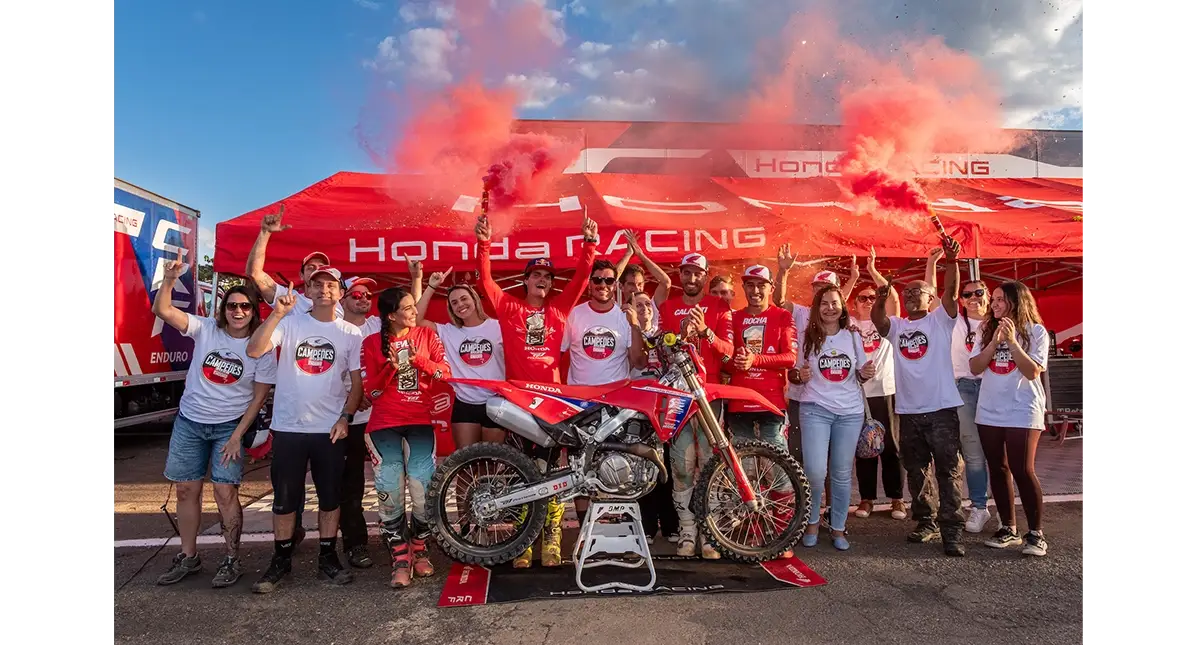 Celebração do titulo equipe Honda Racing 