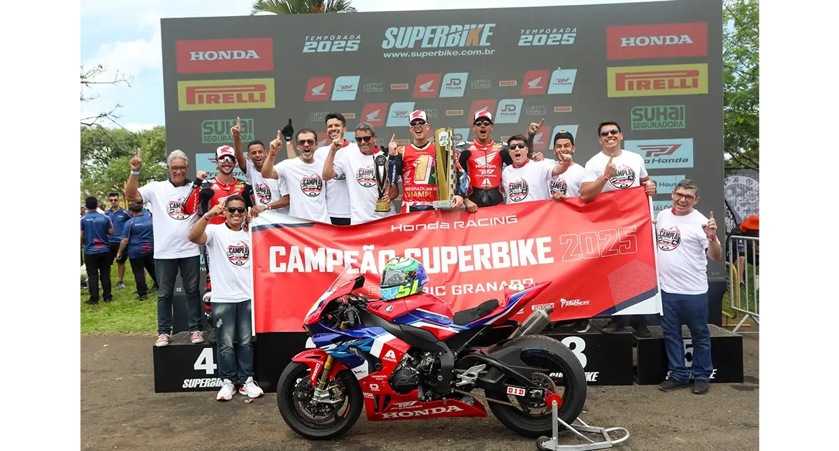 Equipe Honda celebrando titulo 