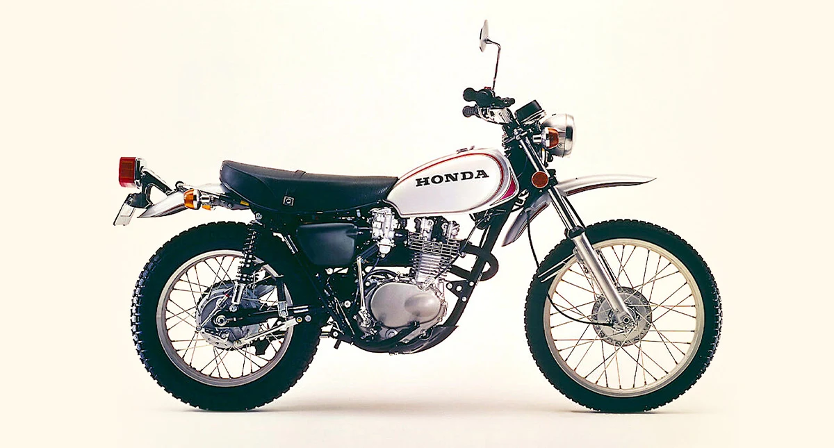 Honda Xl250 vista pela direita