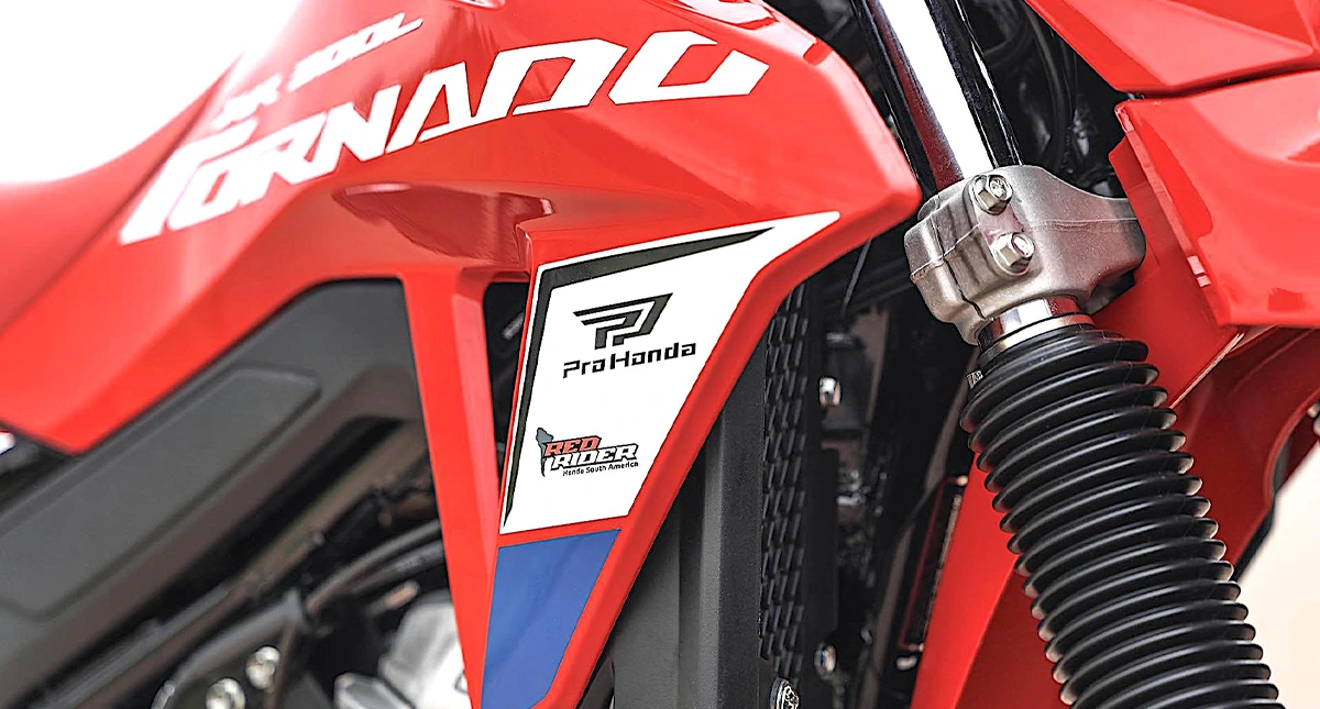 Lateral  tanque carenagens da Honda XR 300L