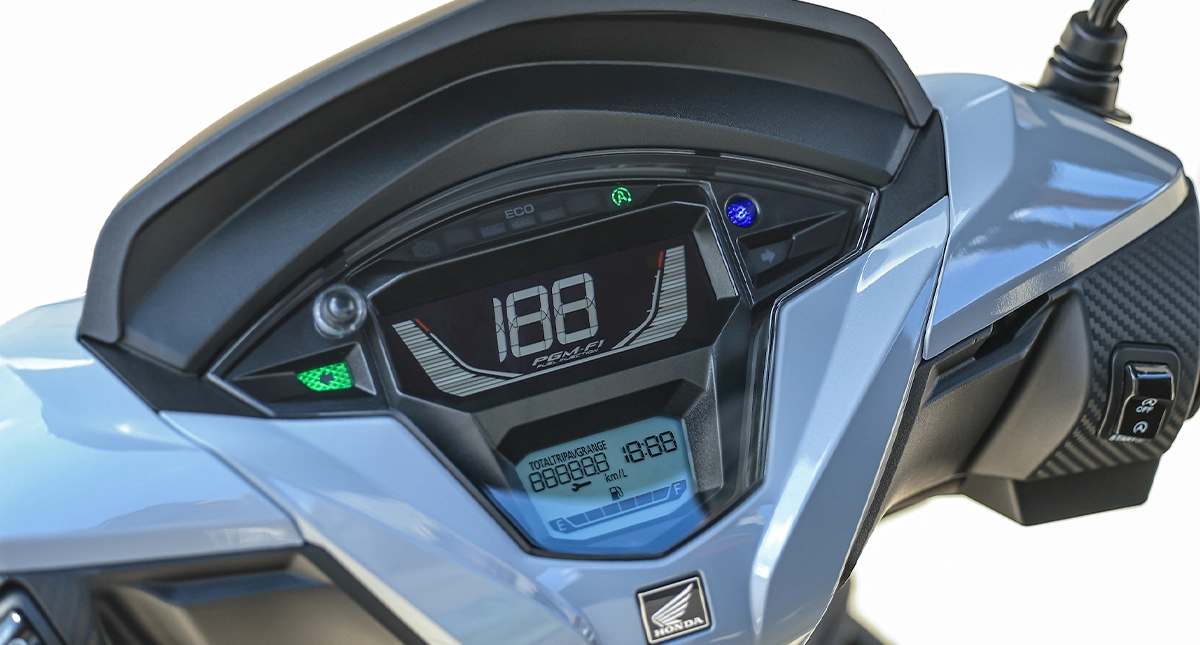 Painel digital scooter em close-up