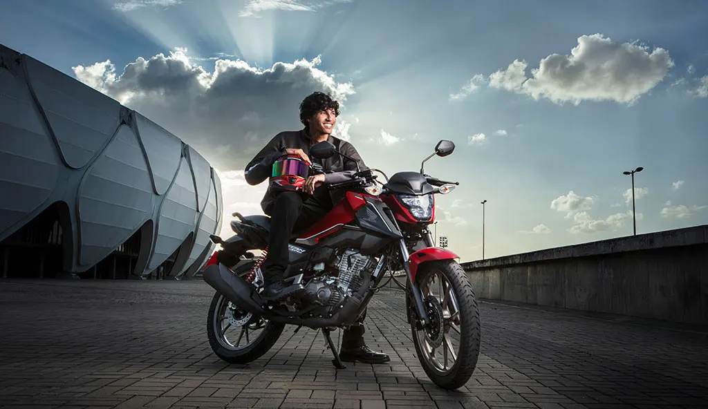 Visão lateral Moto Honda CG 50 anos Edição Comemorativa