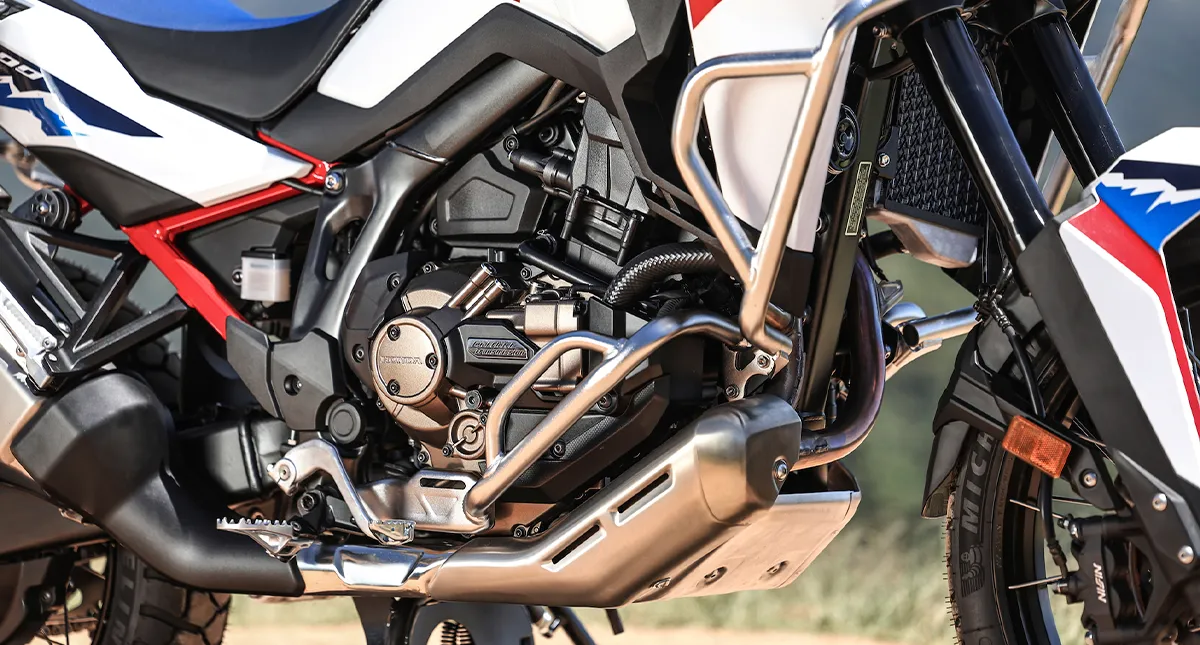 Close do motor de uma África Twin 