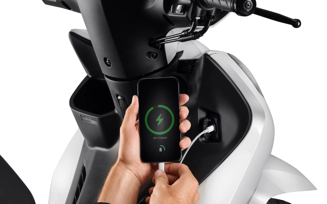 Entrada USB-C da Honda Biz 125