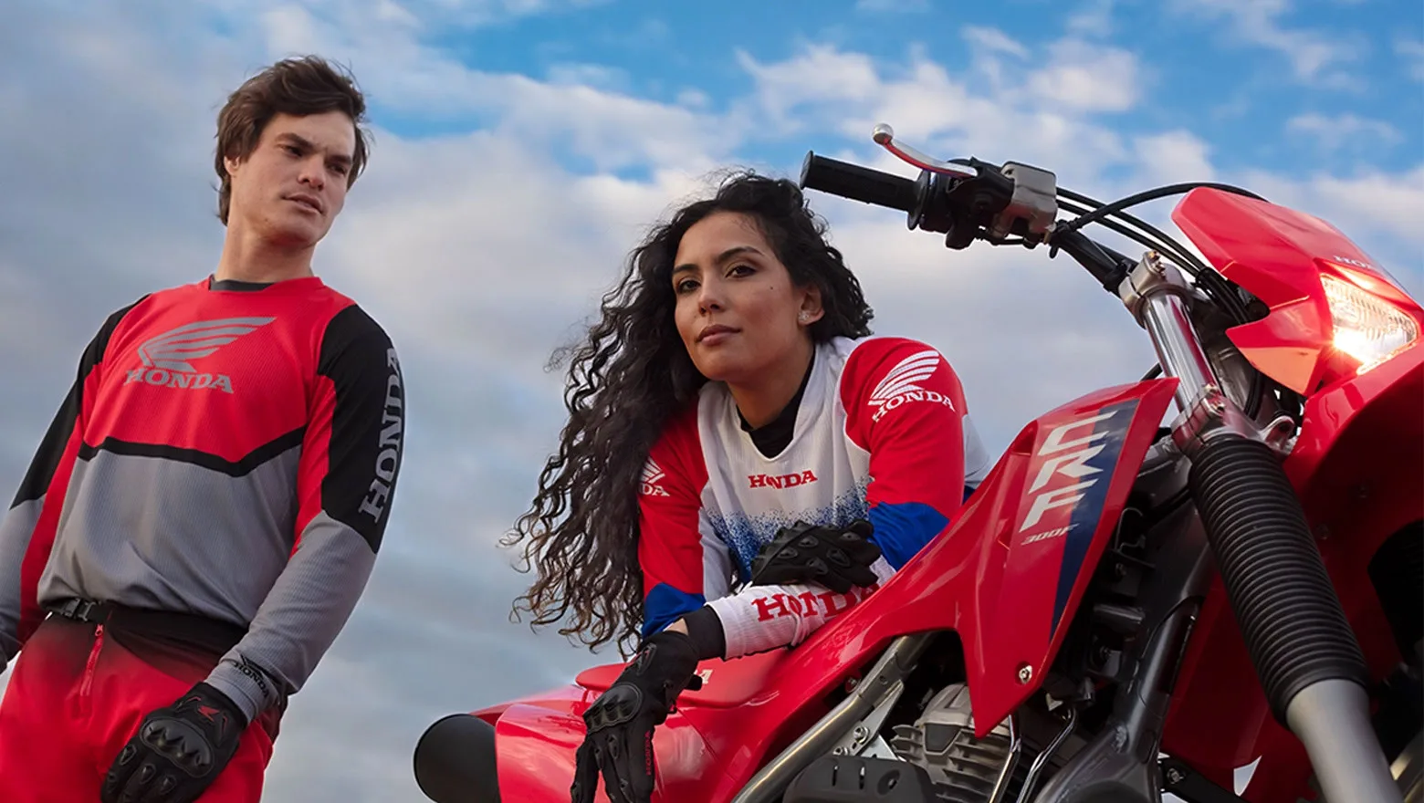 Honda CRF300F e dois Pilotos
