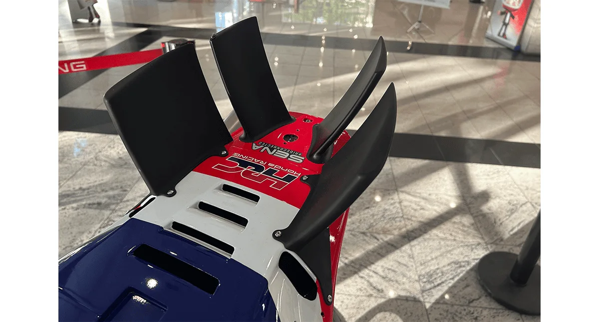 Detalhe da asa traseira da Honda RC213V MotoGP