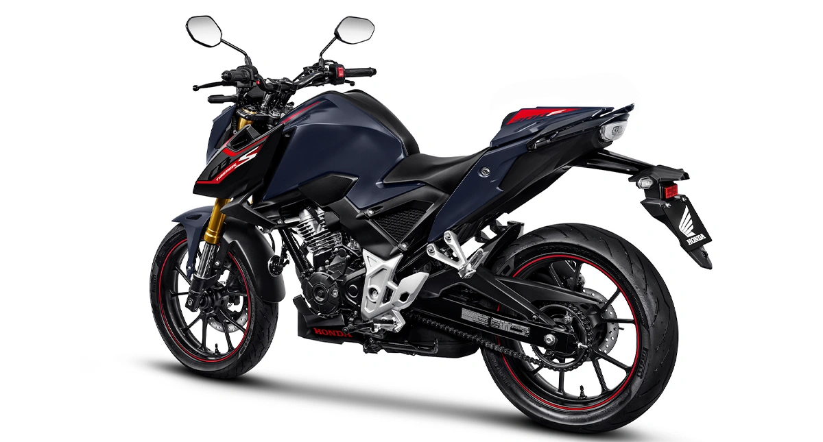 Moto Honda Twister vista pela esquerda