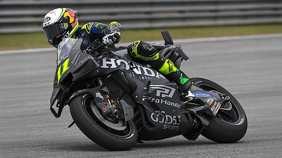 Piloto Moreira do MotoGP pilotando moto Honda na curva