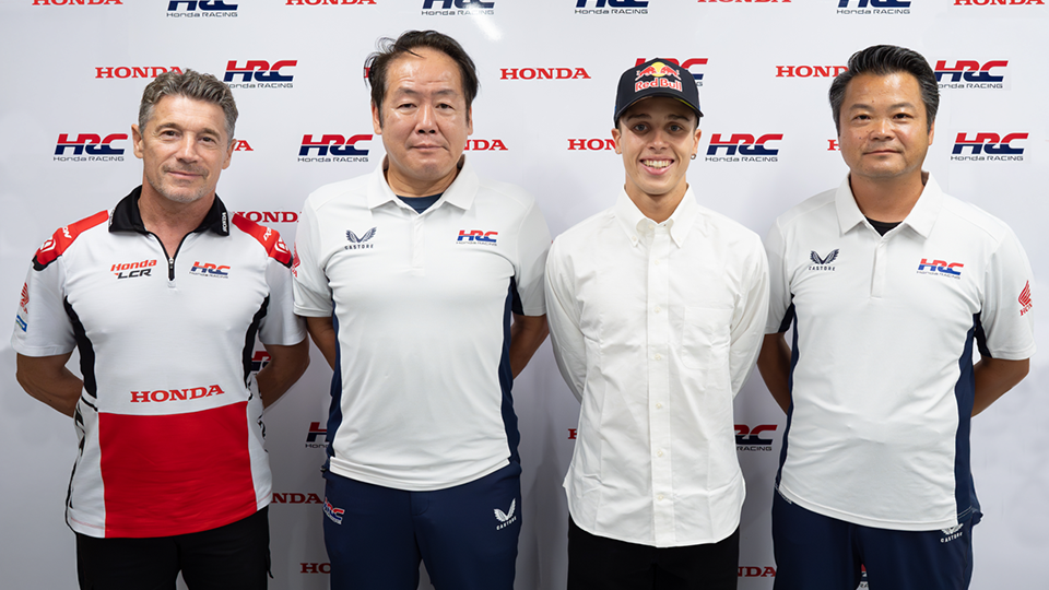 Team Honda pousando para foto 