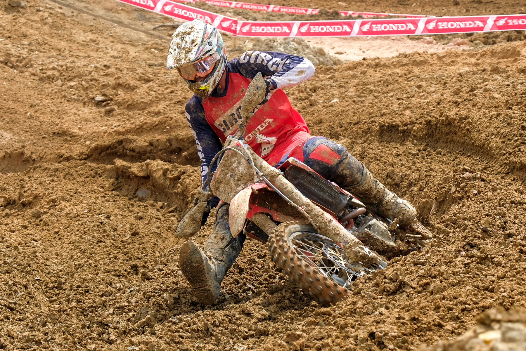 Equipe Honda Racing vence principais corridas da sexta etapa do Brasileiro  de Motocross