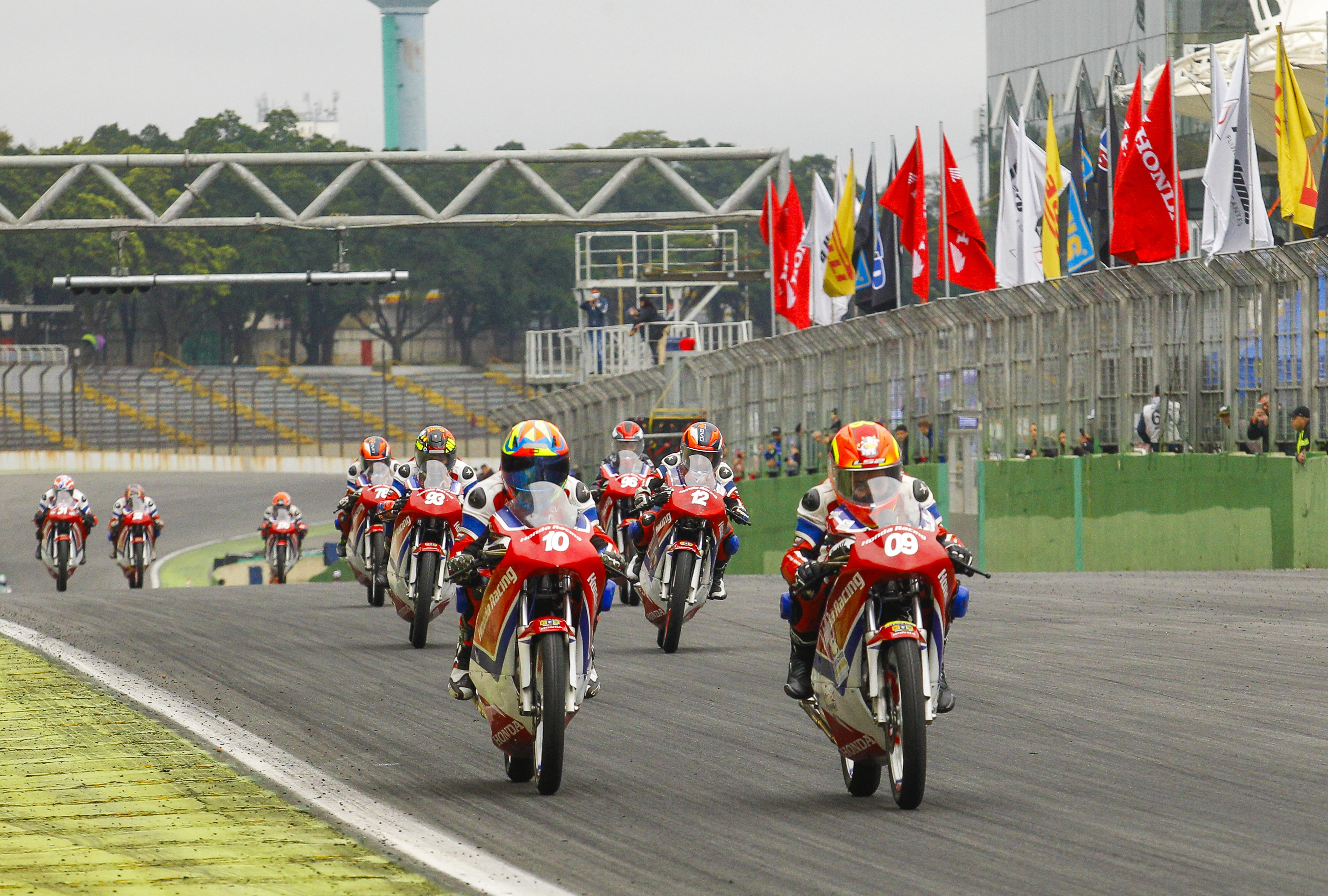 Honda Racing é destaque no primeiro dia de Brasileiro de Motocross em  Interlagos