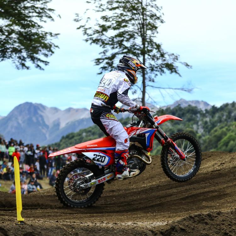 Jetro Salazar (MX1) e Leonardo Souza (MX2) fecham corridas da sexta etapa  do Brasileiro de Motocross na segunda posição