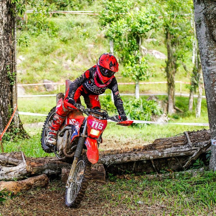 Brasileiro de Enduro 2022 tem início com disputas eletrizantes em Santa Catarina - PRO MOTO Revistas de Moto e Notícias sempre atualizadas sobre motociclismo