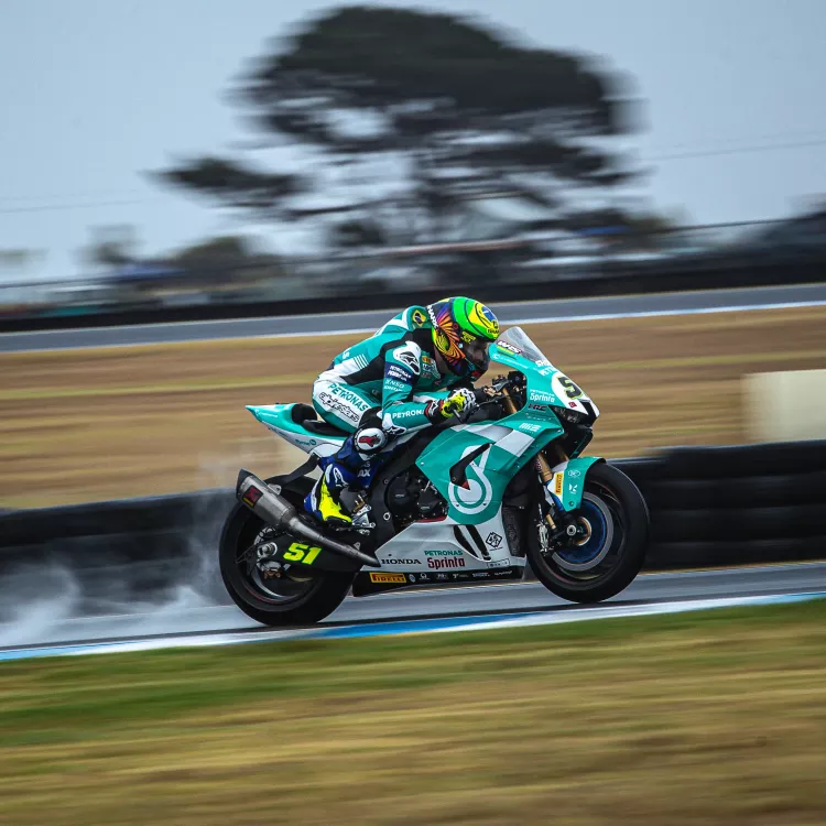 Bárbara Neves e Maiara Basso dão dicas para mulheres iniciantes no motociclismo