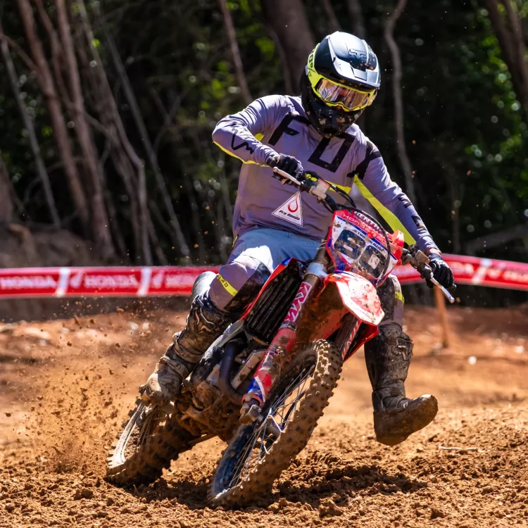 Jetro Salazar vence corrida classificatória da MX1 na 3ª etapa do  Brasileiro de Motocross