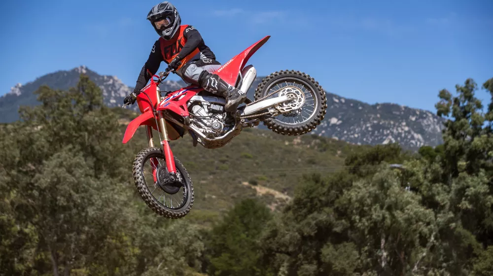 Honda CRF 2021: as importadas 450 em versão R e 250 em versão R e