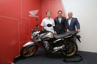 Legenda (da esquerda para a direita): Issao Mizoguchi, presidente da Honda South America; Wilson Lima, Governador do Estado do Amazonas; e Alfredo de Menezes Júnior, Superintendente da Suframa.