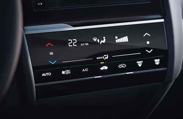 Com um simples toque você ajusta a temperatura interna do seu Honda Fit. Mais conforto e praticidade para suas viagens.