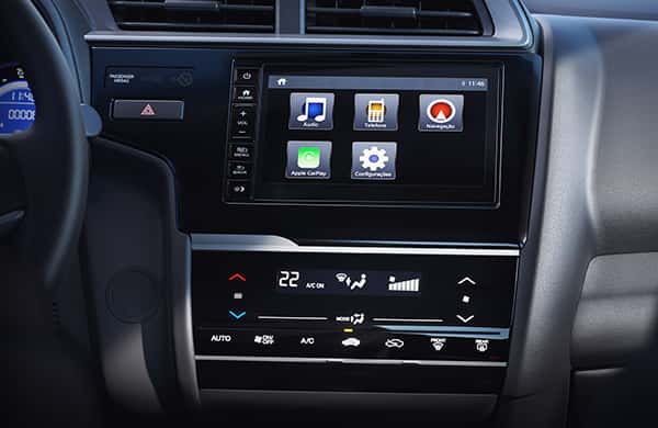 O Honda Fit 2021 possui GPS, áudio, Bluetooth®, câmera de marcha a ré e controles integrados ao volante. Tudo isso com uma navegação mais amigável para facilitar o acesso a seus conteúdos favoritos no carro.
